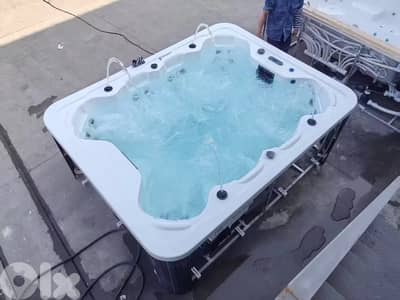 Outdoor jacuzzi