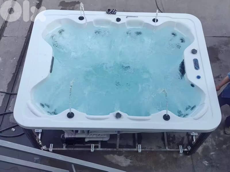 Outdoor jacuzzi 1