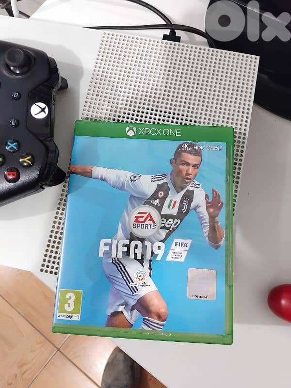 xbox one s  1 Controller + Fifa 19 arabic 1