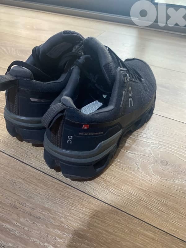 on shoes size 40.5 2