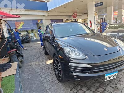 Porsche Cayenne 2012 clean car