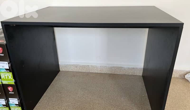 Office / Gaming Desk table in good condition 1