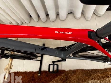 Trek Domane SL 4 Carbon Road Bike – Size 56 1