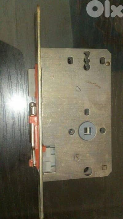 بناء +صناعي كميات كبيرة متوفرة وكلها جديده