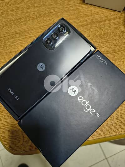 Motorolla Edge 30. camera phone super like new