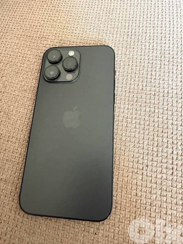iphone 14pro max + charger 2