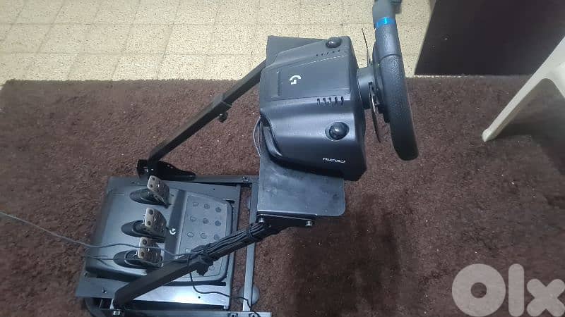 Logitech G923 racing wheel+ stand 6