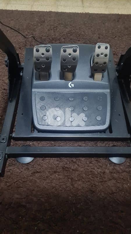 Logitech G923 racing wheel+ stand 9