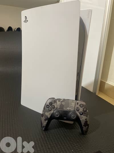 ps5  used like new (used for 6 months only)