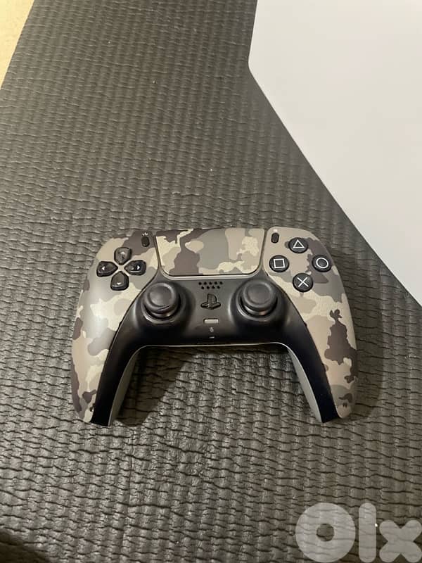 ps5  used like new (used for 6 months only) 1