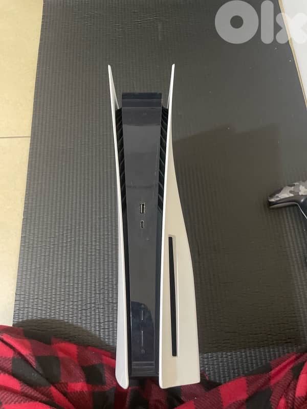 ps5  used like new (used for 6 months only) 4