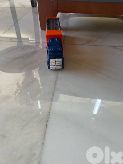 hot wheel truck that has a crashed mode