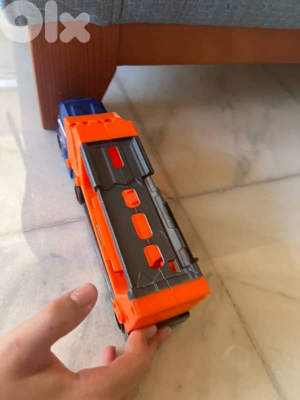 hot wheel truck that has a crashed mode 2