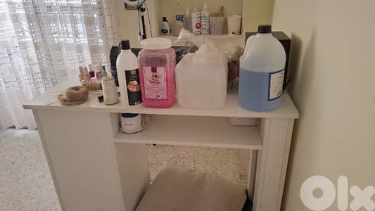 table for manicure w chariote