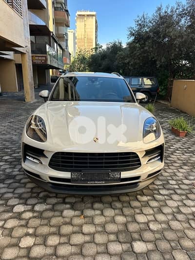 Porsche Macan 2019 Solid Gray on black (clean carfax-48000 miles)