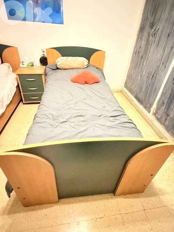 bedroom good condition with mattress for 150$ 1