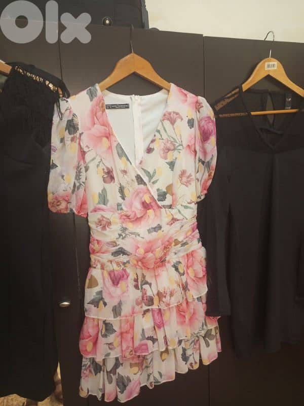beautiful dresses 15$ each medium 1