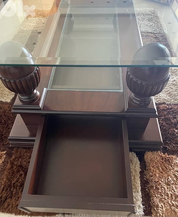 table like new for saloon or living room 3