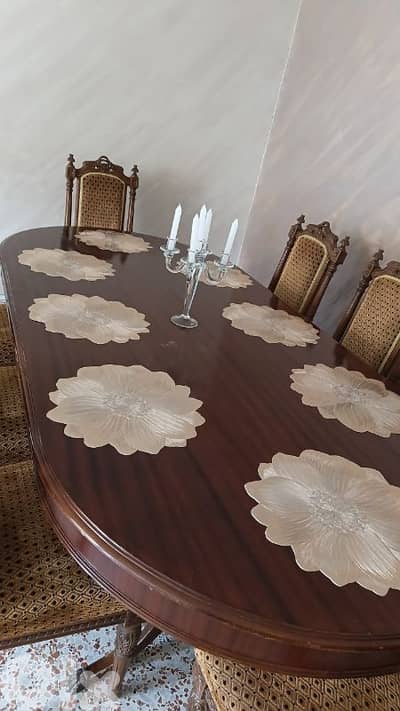 طاولة طعام