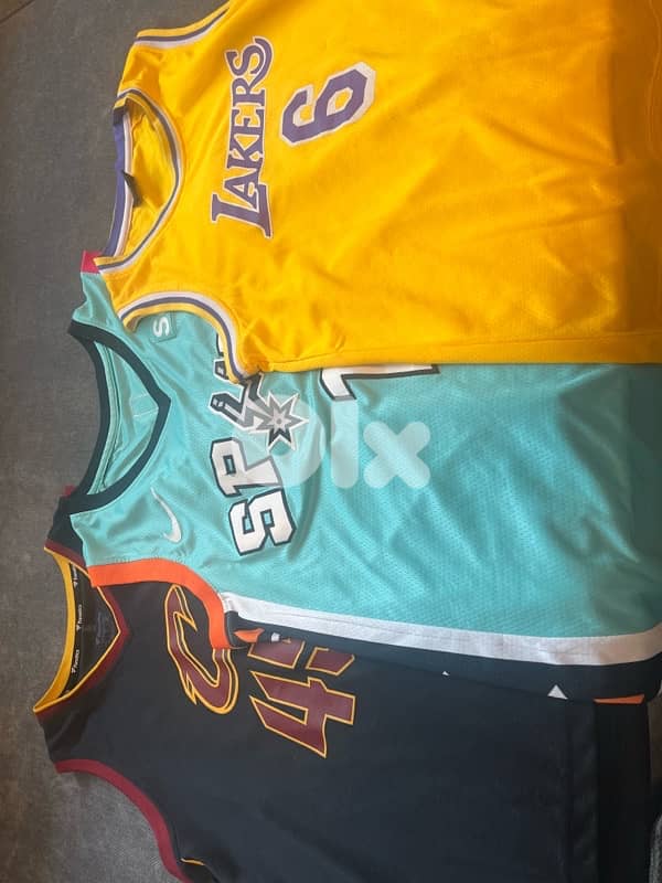 sagesse signed ball + jerseys slightly used 2