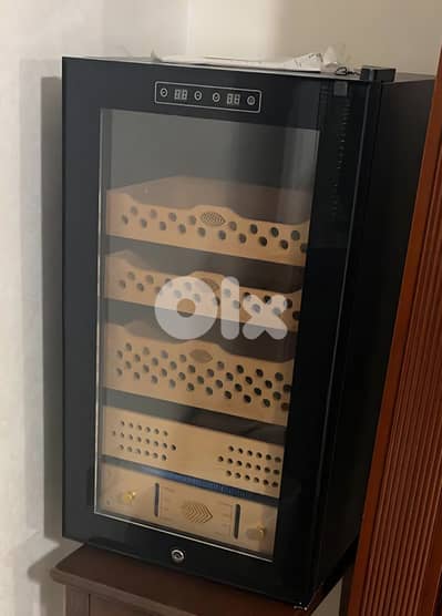 Cigar humidors