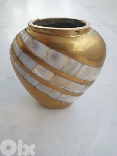تحفة نحاس مصدفة