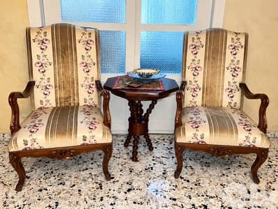 Luxury Salon - High Quality Wood and Fabric - Excellent Condition
