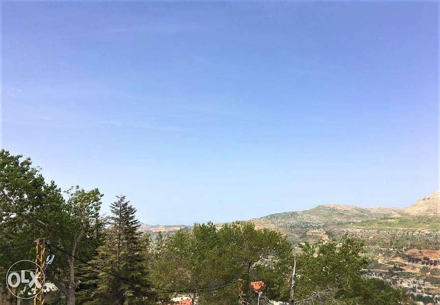 Prime Location LAND in FAQRA with STUNNING Viewأرض في فقرا ٥٨٠ م ٢ 1