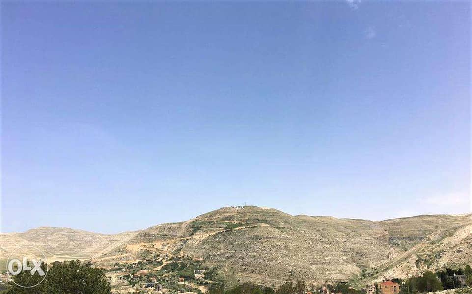 Prime Location LAND in FAQRA with STUNNING Viewأرض في فقرا ٥٨٠ م ٢ 3