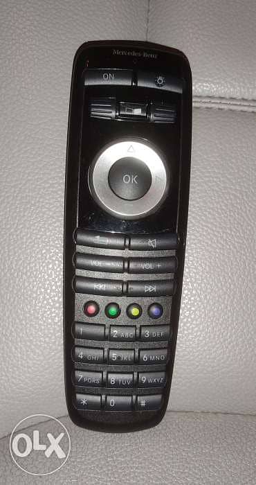 Mercedes-Benz FRONT Split View remote control + headphone