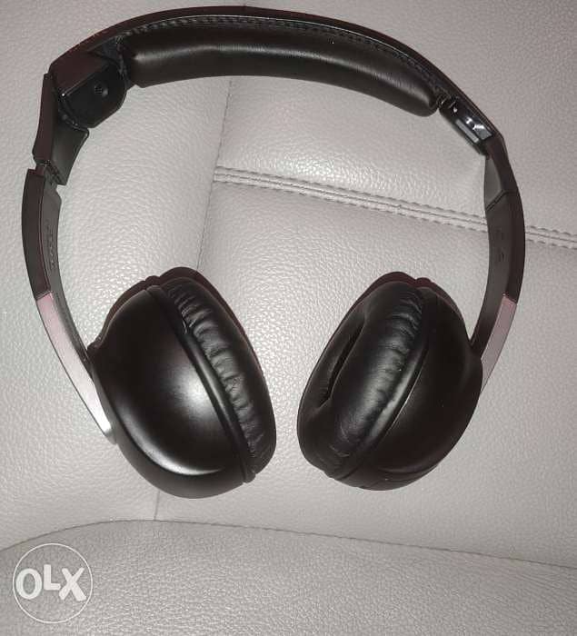 Mercedes-Benz FRONT Split View remote control + headphone 2