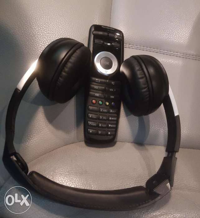 Mercedes-Benz FRONT Split View remote control + headphone 3