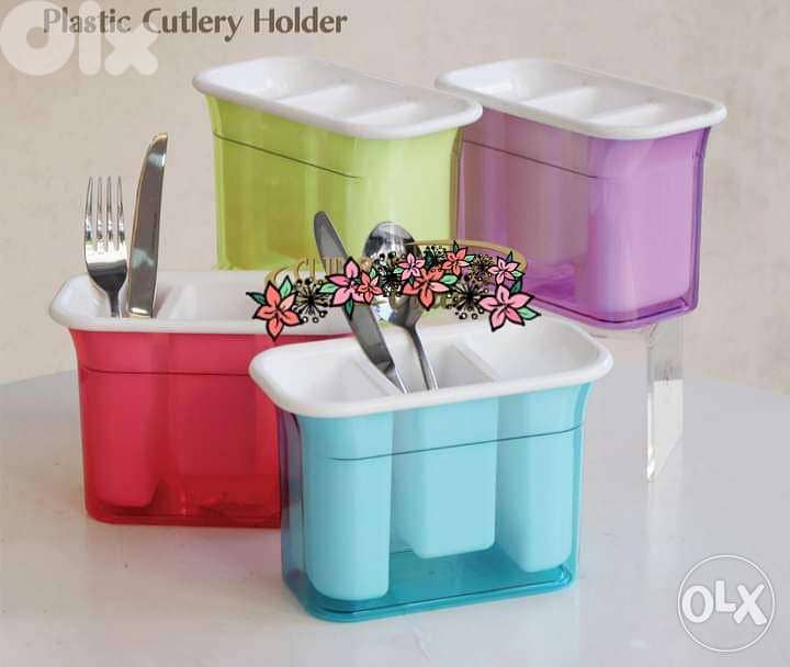 مشكات مرتبة للملاعق والسكاكين 0