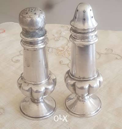 مملحة ومبهرة فضة. للجادين غقط