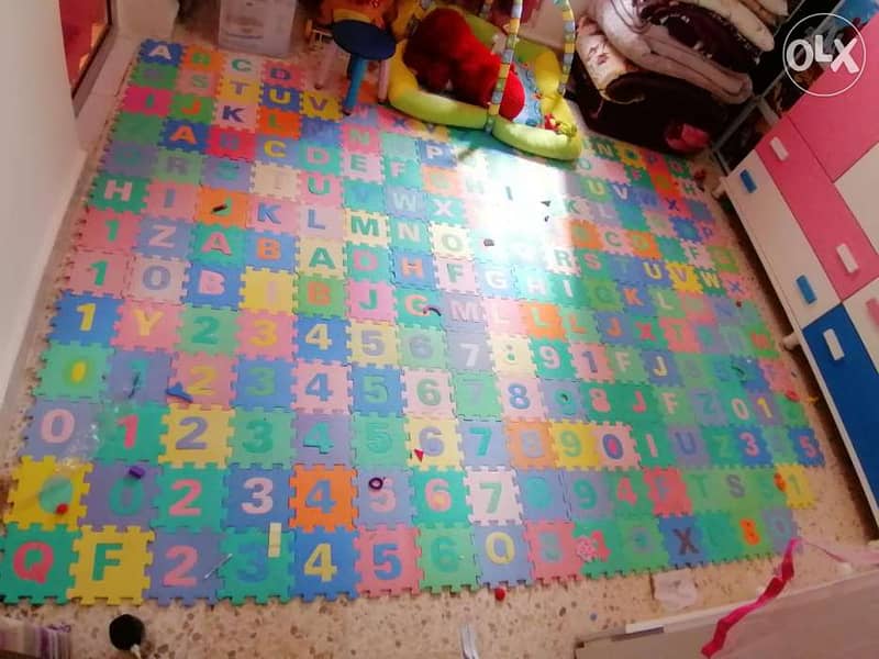 سجادة كبيييرة من puzzles حوالي 150 قطعة 0