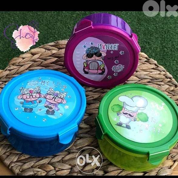 Sweet colorful kids tapperwers 1 for 2$ 3