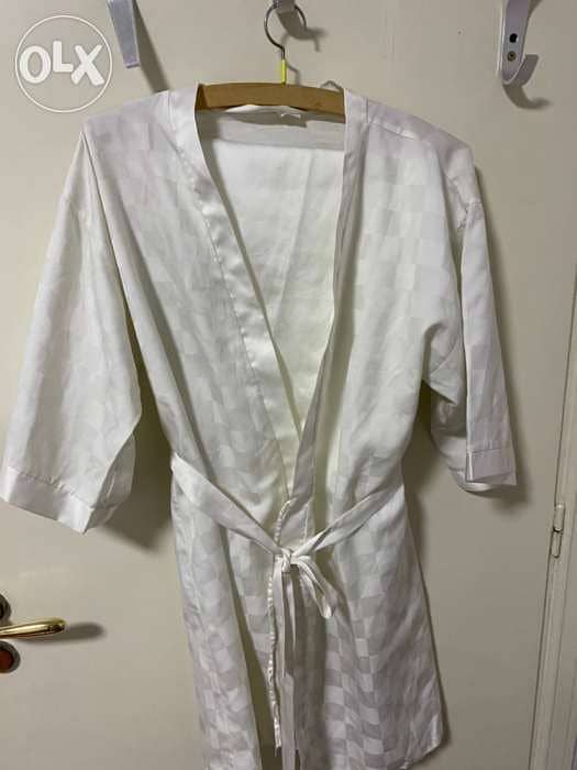white robe and trousers pyjamas like new 0