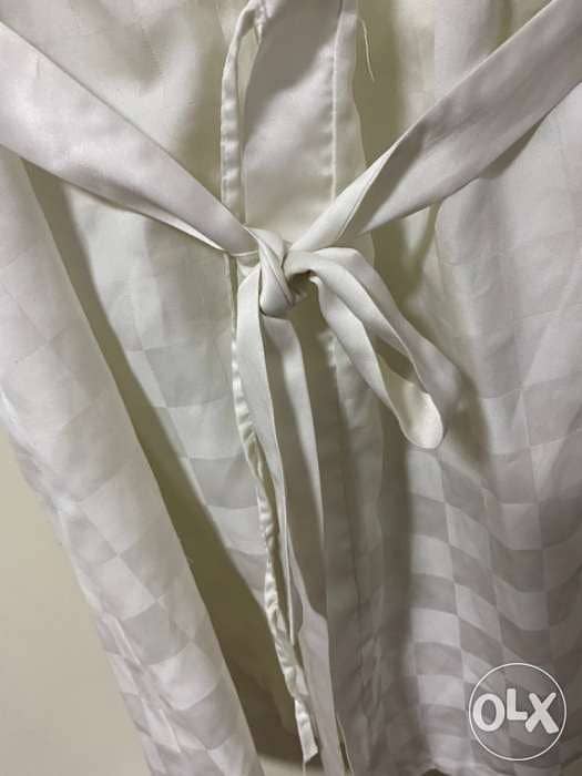 white robe and trousers pyjamas like new 1