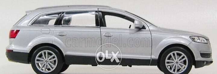 Audi Q7 diecast car model 1:24. 1
