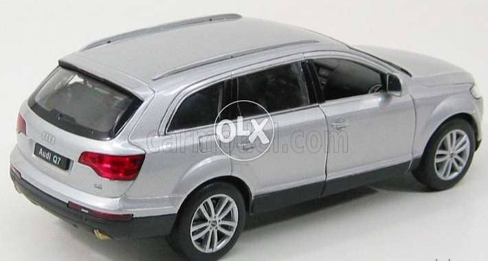 Audi Q7 diecast car model 1:24. 2