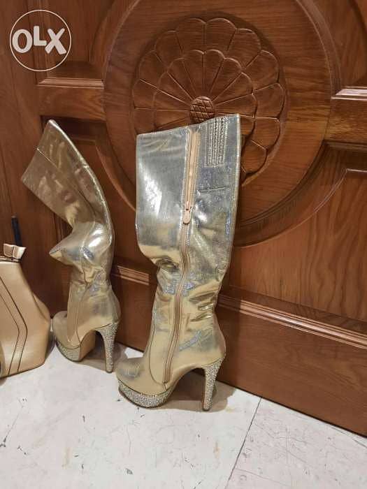 بوطين مع جزدان نمره ٣٧ والجزدان جديد السعر  ٢٥ دولار 4