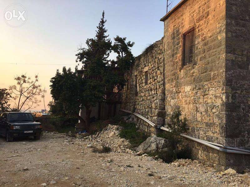 L08745 - Land with a Small Old House in Bouar for Sale 1