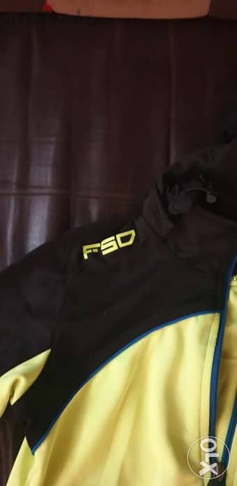 Authentic adidas jacket bought from adidas shop size 10-12 years 145cm 6