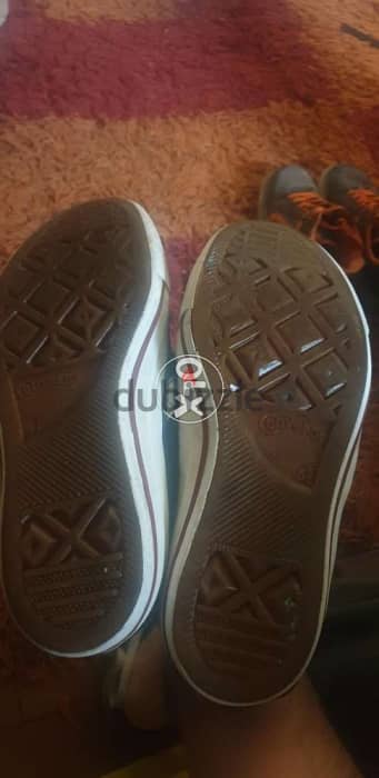 Authentic converse boys size 38 4