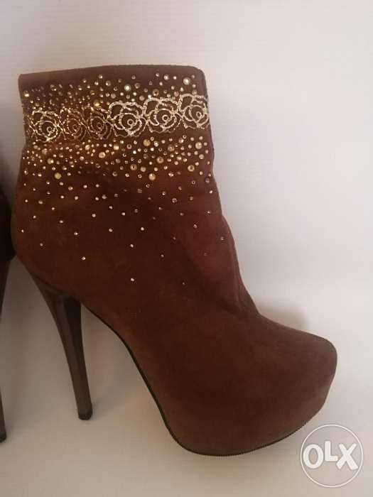 Brown boots 1