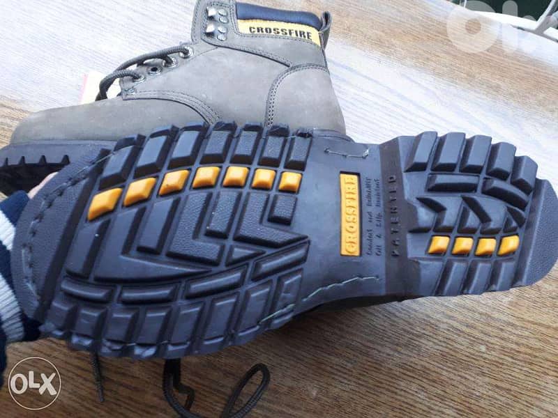 Cross Fire Shoes no 40.5 (cash $ only) 2