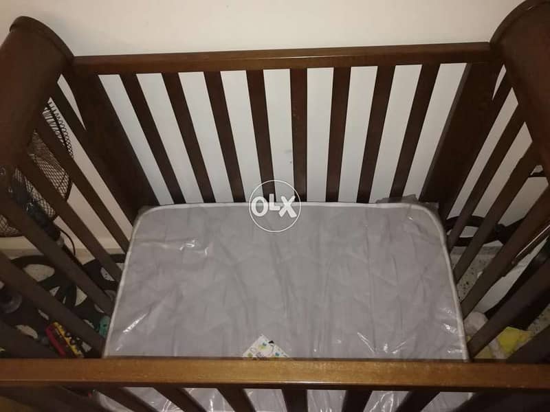 سرير خشب زين مع فرشة 1