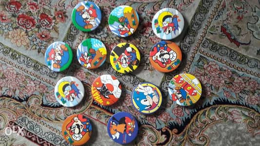 Vintage 13 mario pin and other from Nintendo year 1993