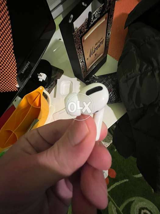 Airpods Pro Without Case 3