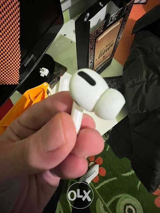 Airpods Pro Without Case 6